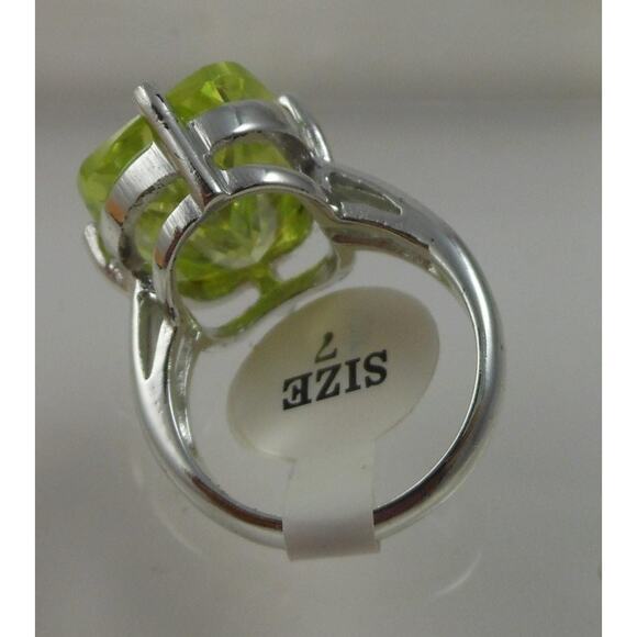 Vintage 1990's Green Cocktail Ring Size 7 Thailand Made NOS Cubic Zirconia - Picture 3 of 10